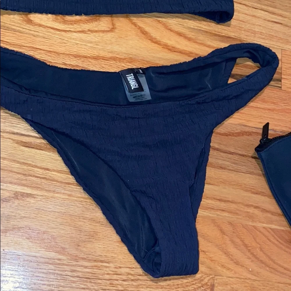 triangl swimwear Navy Blue Textured Bikini Top